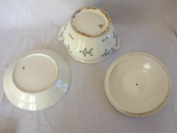 18th century Paris porcelain table set - 58 pieces