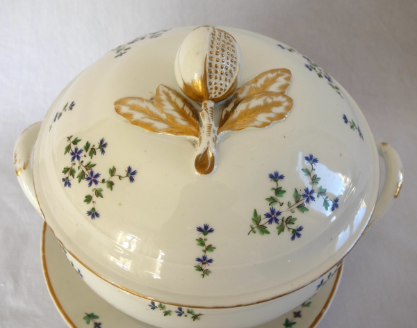 18th century Paris porcelain table set - 58 pieces
