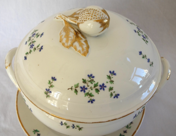 18th century Paris porcelain table set - 58 pieces