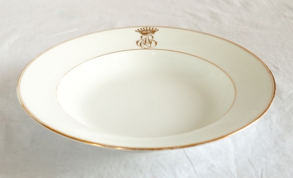 Service de table couronne de Comte en porcelaine blanche et or pour 12 personnes