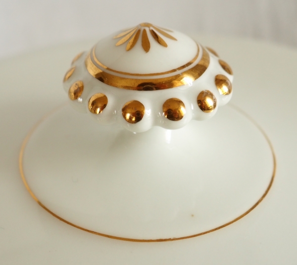 Service de table couronne de Comte en porcelaine blanche et or pour 12 personnes