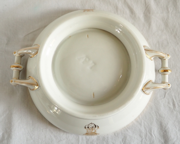 Service de table couronne de Comte en porcelaine blanche et or pour 12 personnes