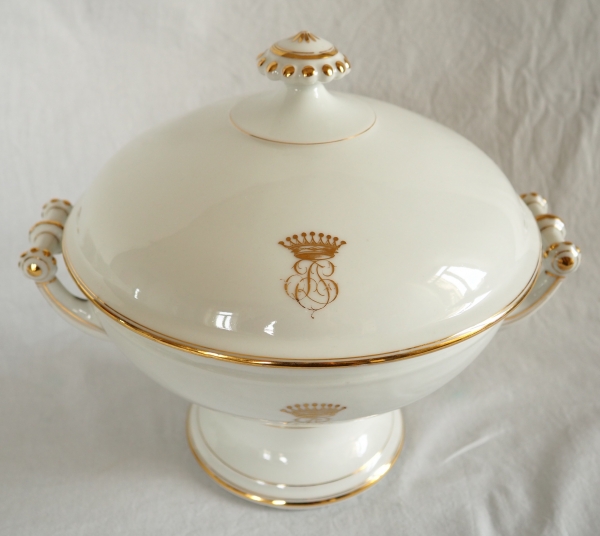 Service de table couronne de Comte en porcelaine blanche et or pour 12 personnes