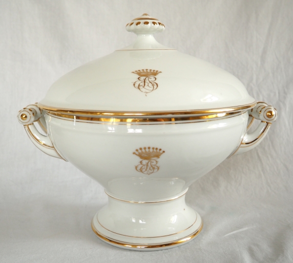 Service de table couronne de Comte en porcelaine blanche et or pour 12 personnes