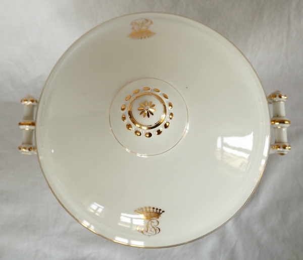 Service de table couronne de Comte en porcelaine blanche et or pour 12 personnes