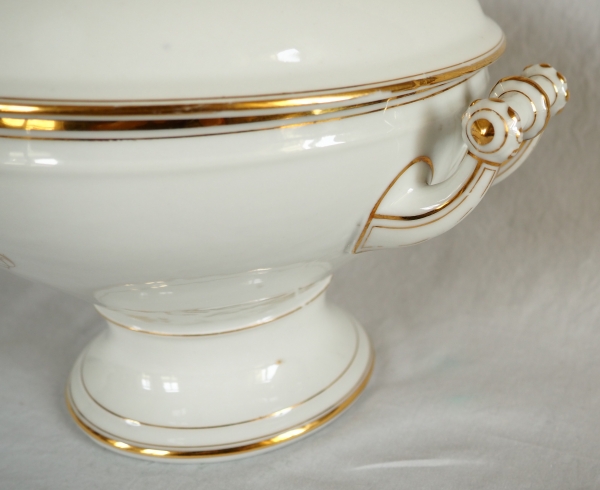 Service de table couronne de Comte en porcelaine blanche et or pour 12 personnes