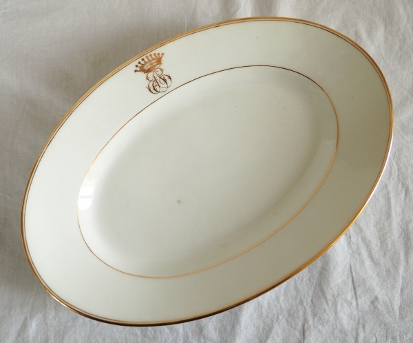 Service de table couronne de Comte en porcelaine blanche et or pour 12 personnes