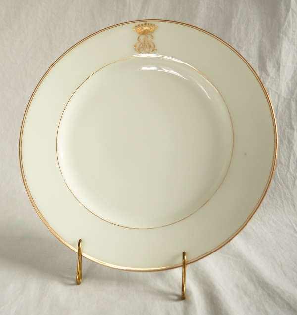 Service de table couronne de Comte en porcelaine blanche et or pour 12 personnes