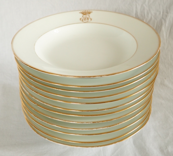 Service de table couronne de Comte en porcelaine blanche et or pour 12 personnes