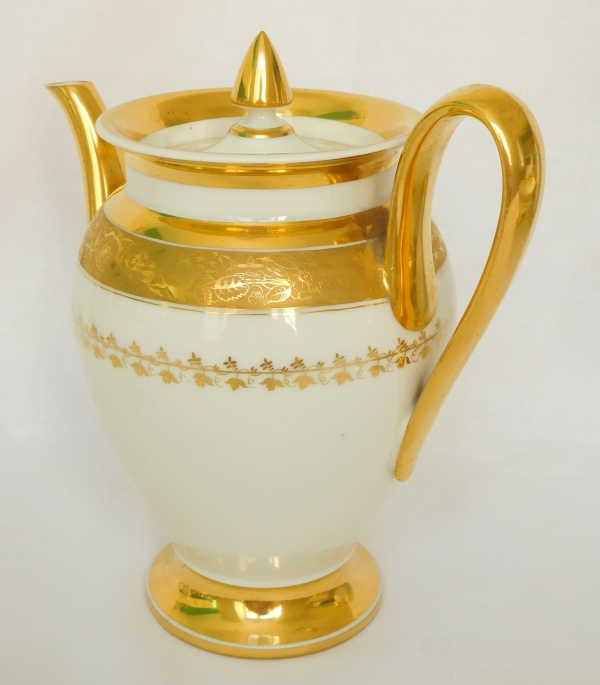 Service à café Empire en porcelaine de Paris dorée, 15 pièces, époque XIXe siècle
