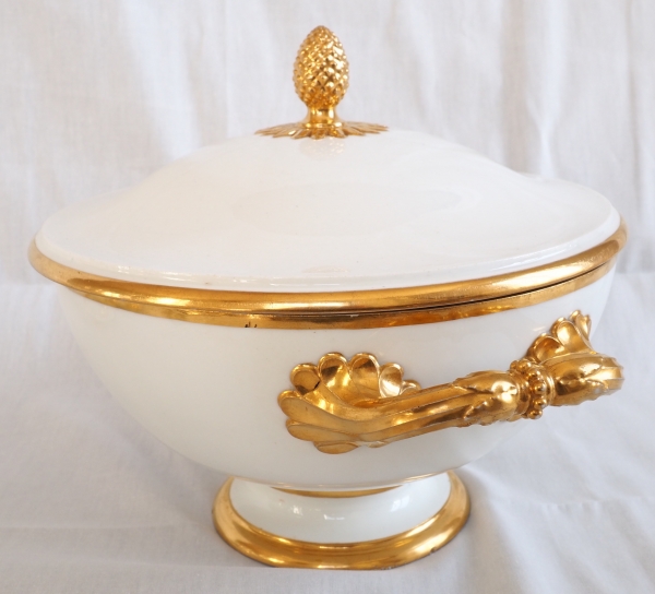Vegetable or soup tureen attributed to Niderviller, Empire style work, 19th century circa 1830 - gilt earthenware