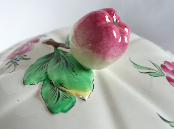 Soupière et son dormant en faïence de Lunéville polychrome, décor réverbère - signée 