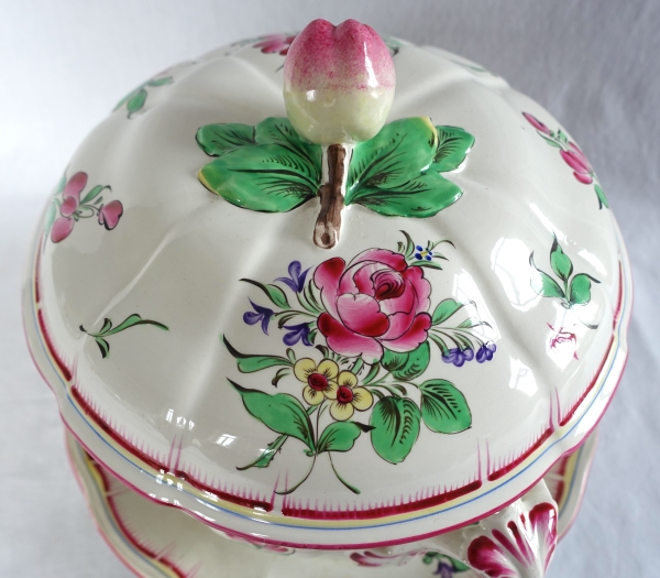 Soupière et son dormant en faïence de Lunéville polychrome, décor réverbère - signée 
