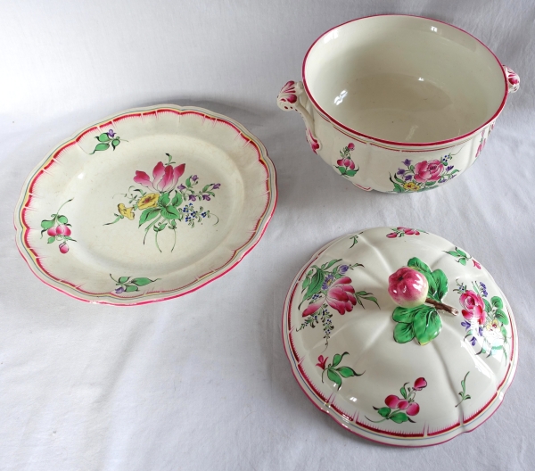 Soupière et son dormant en faïence de Lunéville polychrome, décor réverbère - signée 