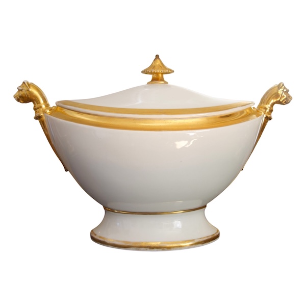 Empire Paris porcelain soup tureen enhanced with fine gold, early 19th century