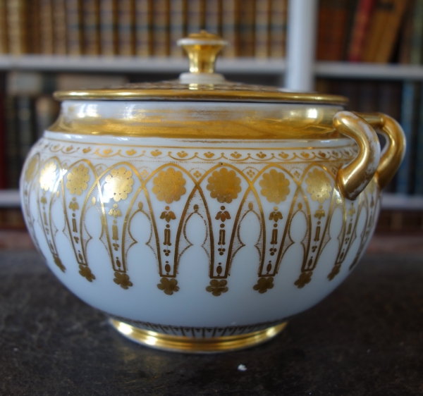 Manufacture Schoelcher : sucrier Empire en porcelaine de Paris, époque Charles X - signé