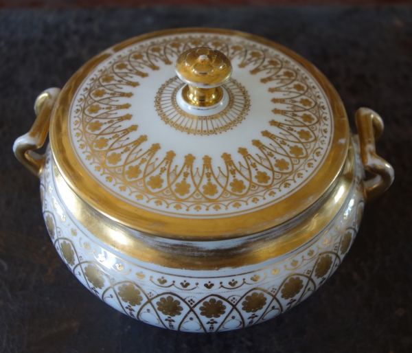Manufacture Schoelcher : sucrier Empire en porcelaine de Paris, époque Charles X - signé