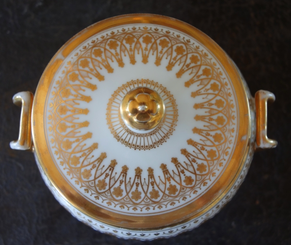 Manufacture Schoelcher : sucrier Empire en porcelaine de Paris, époque Charles X - signé
