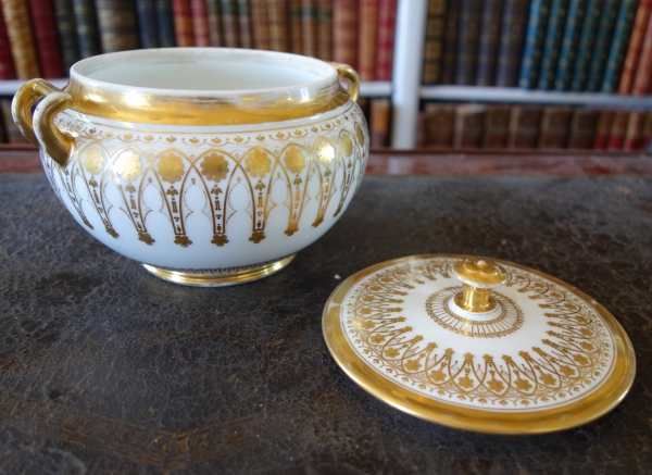 Manufacture Schoelcher : sucrier Empire en porcelaine de Paris, époque Charles X - signé