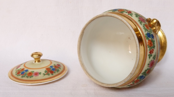 Sucrier en porcelaine de Paris peinte rehaussée à l'or fin, époque XIXe Restauration 