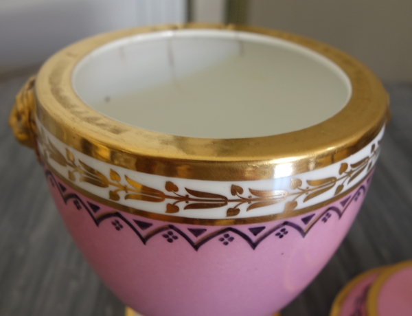 Manufacture Royale de Sèvres 1821 : sucrier en porcelaine à décor égyptien