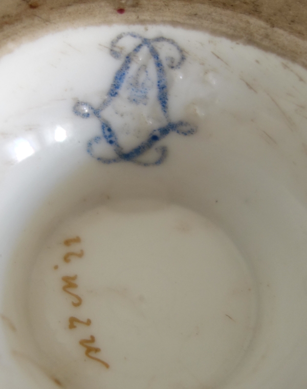 Manufacture Royale de Sèvres 1821 : sucrier en porcelaine à décor égyptien