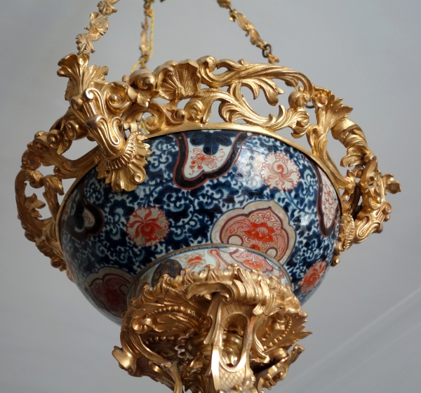Suspension lustre en porcelaine Imari et bronze doré - chateau de Verteuil / de La Rochefoucauld