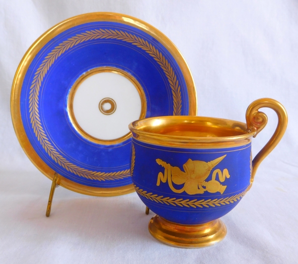 Tasse à café en porcelaine de Paris bleue et dorée, époque Empire - Restauration XIXe siècle