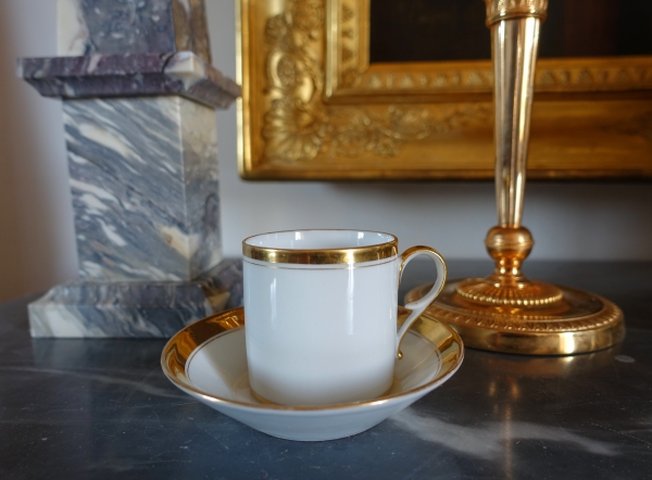 Tasse à café Empire de forme litron en porcelaine blanche et or, Manufacture Halley - avant 1811