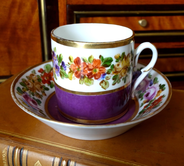 Paris porcelain litron-shaped coffee cup - polychromatic and gilt pattern - circa 1820