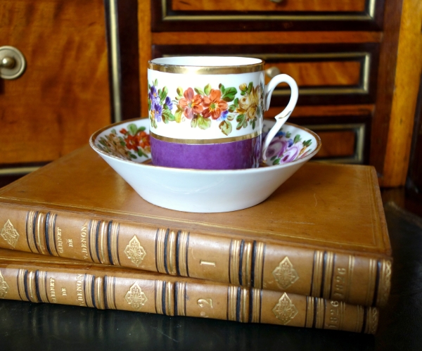Paris porcelain litron-shaped coffee cup - polychromatic and gilt pattern - circa 1820