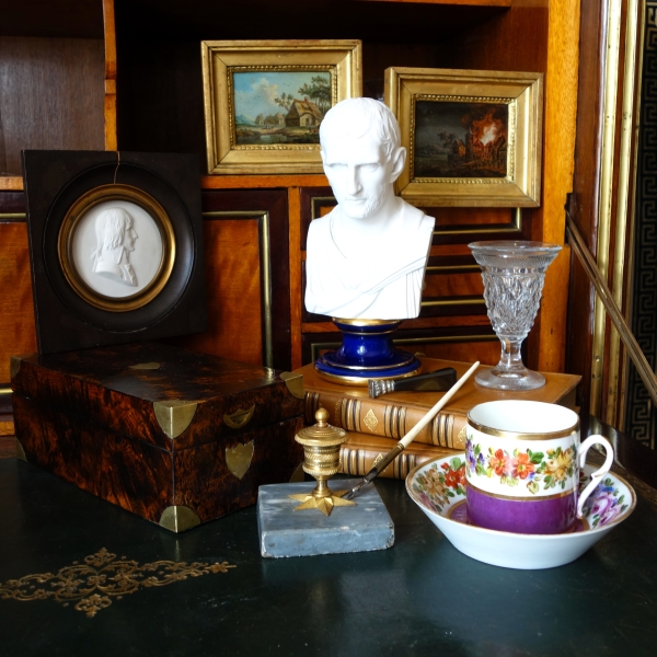 Paris porcelain litron-shaped coffee cup - polychromatic and gilt pattern - circa 1820