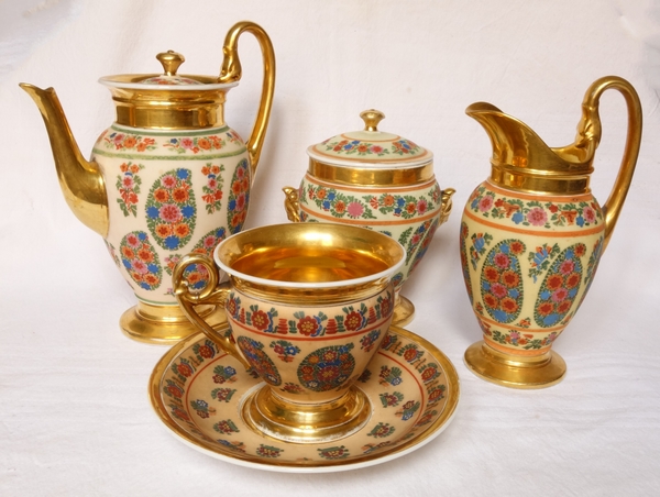 Paris porcelain chocolate cup enhanced with fine gold, 19th century circa 1830