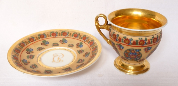 Paris porcelain chocolate cup enhanced with fine gold, 19th century circa 1830