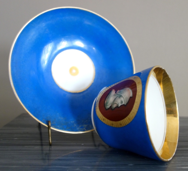 Large Paris porcelain coffee cup or chocolate cup, 19th century circa 1850