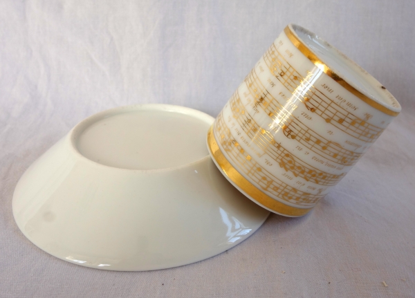 Empire porcelain coffee cup decorated with a score - early 19th century