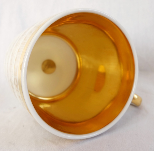 Empire porcelain coffee cup decorated with a score - early 19th century