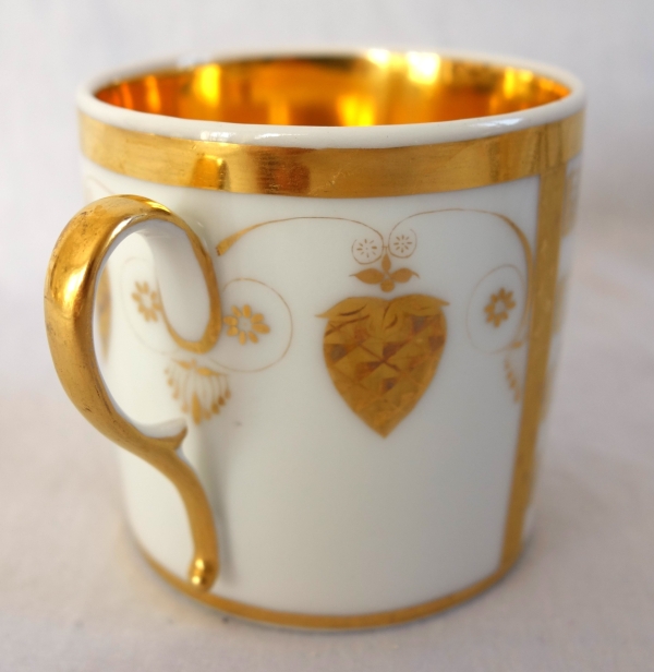 Empire porcelain coffee cup decorated with a score - early 19th century