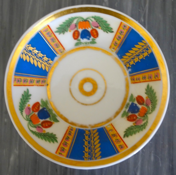 Tasse à café litron en biscuit polychrome et doré, porcelaine de Paris vers 1820