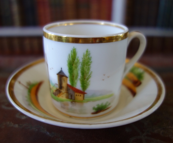 Tasse à café Empire en porcelaine de Paris dorée à l'or fin & paysage de château - vers 1820