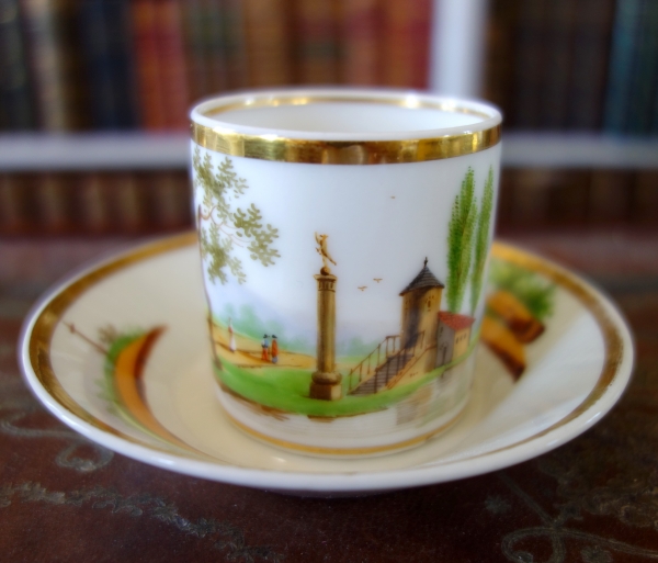 Tasse à café Empire en porcelaine de Paris dorée à l'or fin & paysage de château - vers 1820