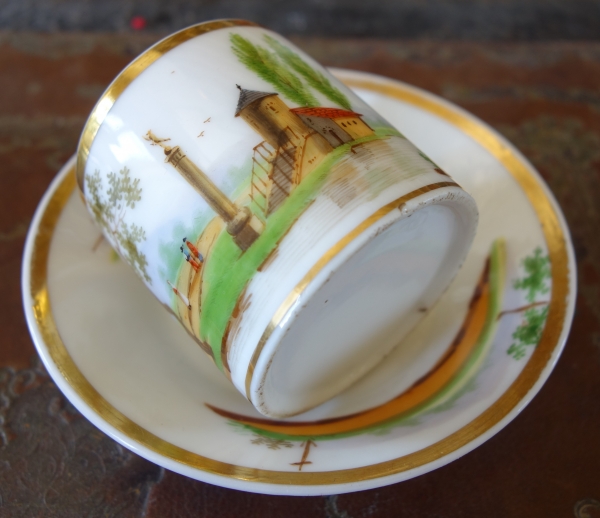Tasse à café Empire en porcelaine de Paris dorée à l'or fin & paysage de château - vers 1820