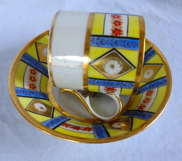 Empire Paris porcelain litron-shaped coffee cup - early 19th century