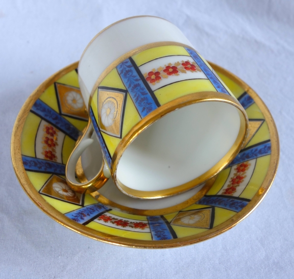Empire Paris porcelain litron-shaped coffee cup - early 19th century