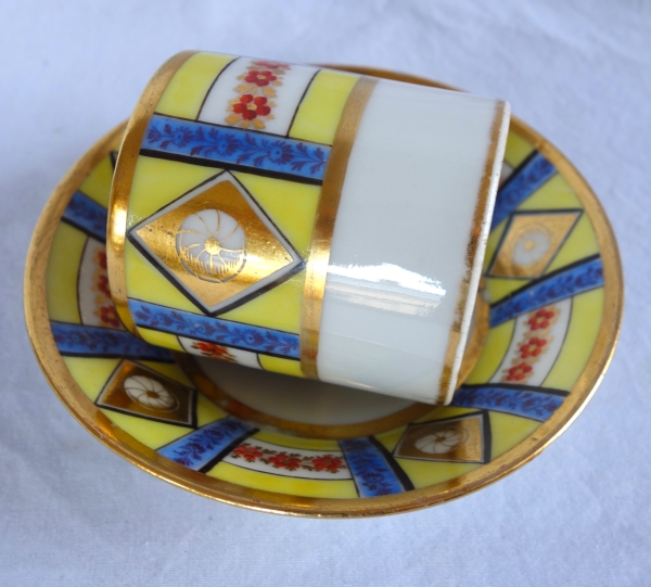Empire Paris porcelain litron-shaped coffee cup - early 19th century