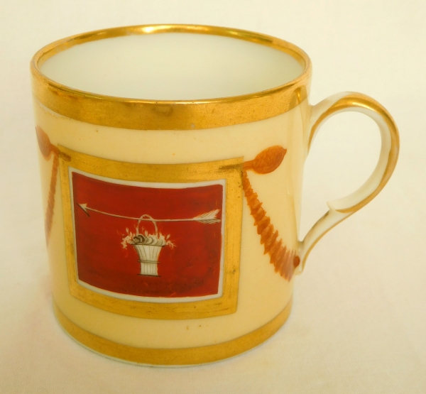 Tasse à café litron d'époque Empire - décor rouge et or