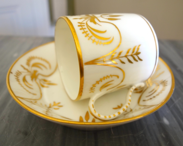 Paris porcelain litron shaped cup enhanced with fin gold attributed to Darte