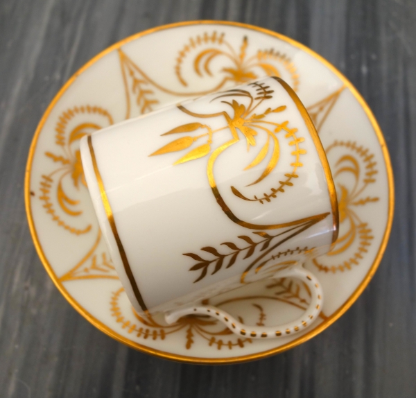 Paris porcelain litron shaped cup enhanced with fin gold attributed to Darte