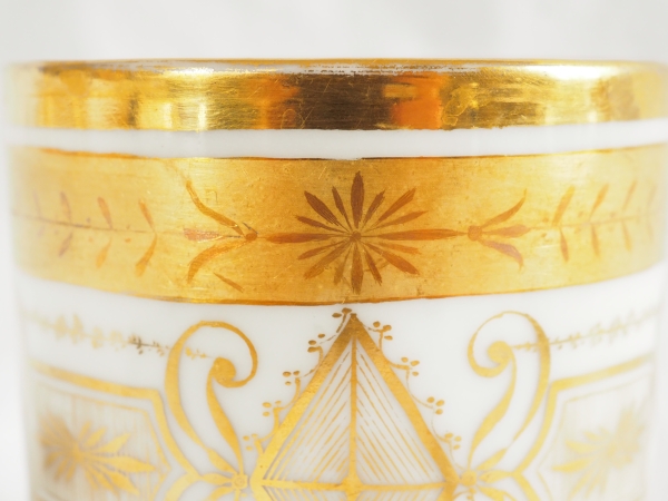 Tasse litron d'époque Directoire en porcelaine de Paris blanche et or - fin XVIIIe siècle