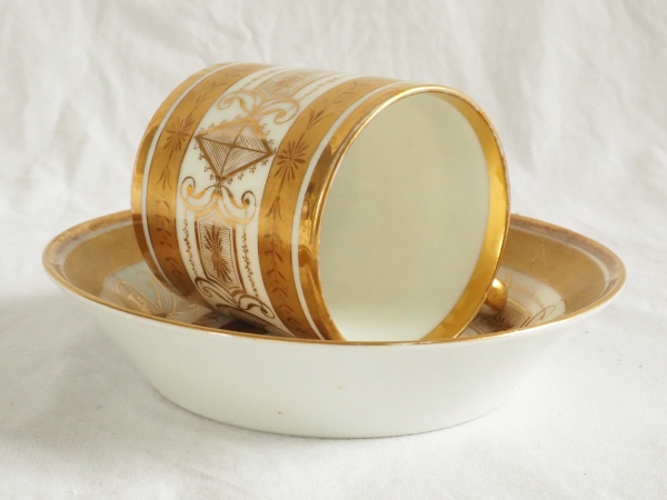Tasse litron d'époque Directoire en porcelaine de Paris blanche et or - fin XVIIIe siècle
